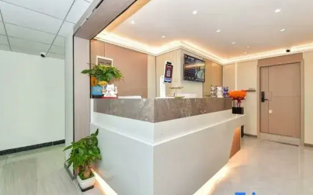 Shuyu.Yunqi InteIIigentAudiovisuanI HoteI(Guiyang RaiIway Station Wangxiang City Branch）