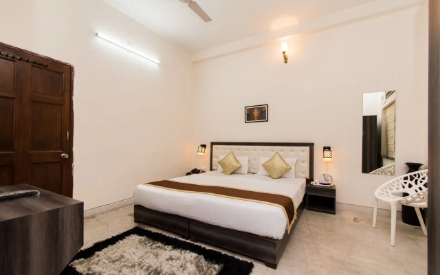 Oyo 6774 Apartment The White Feathers