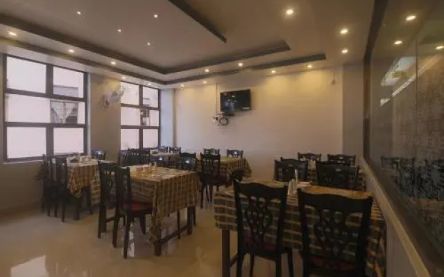 OYO 18528 Field Residency Inn