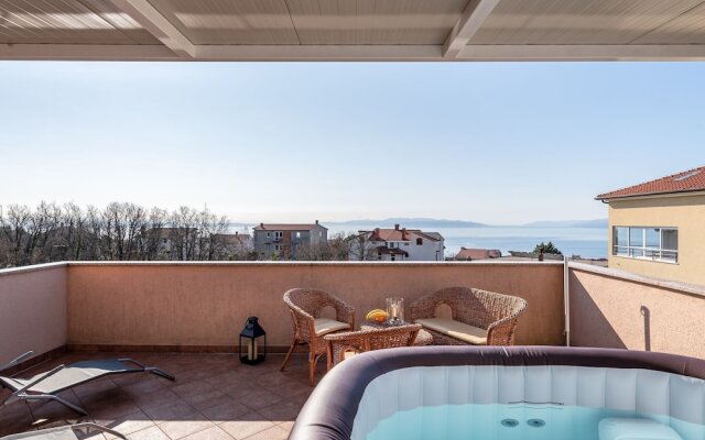 Plush Apartment in Rijeka With Hot Tub and Near the Sea
