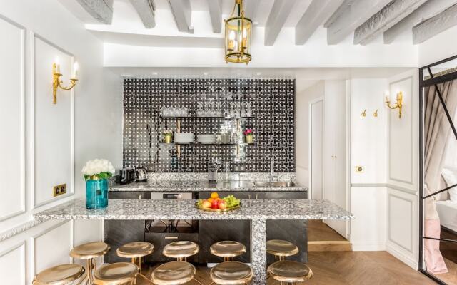 Luxury 4 Bedroom 3 Bathroom Louvre - AC