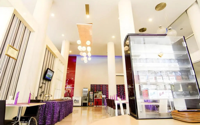 Royal Hotel n' Lounge