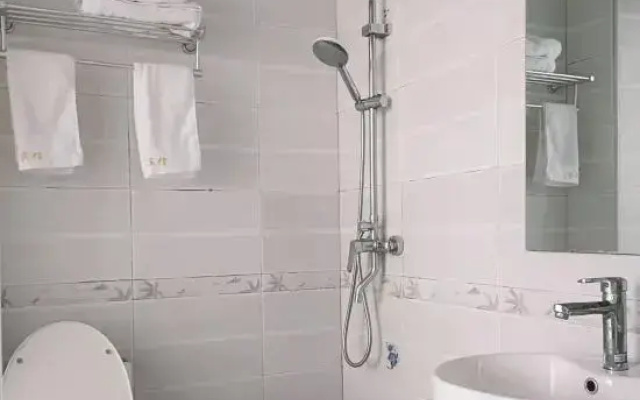 Mengcheng Zhongqing Business Hotel
