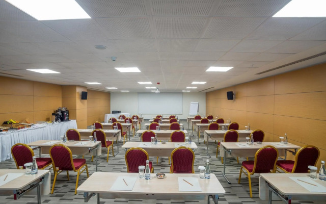 Tav Airport Hotel Izmir