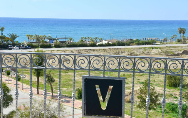 Eva Beach Hotel