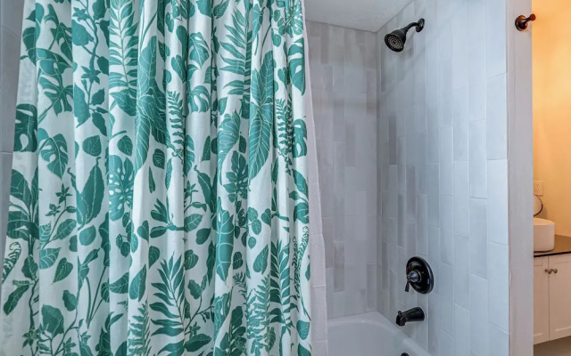 Apollo Beach Oasis: Lanai + Heated Pool!