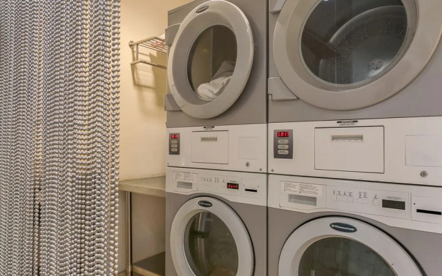 Classic 1BR in C.B.D. by Sonder