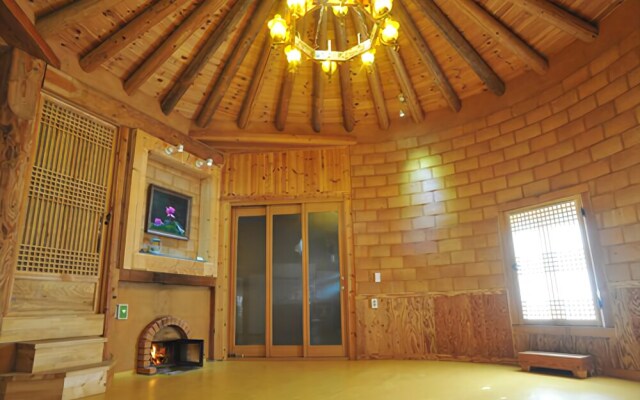 Yeongwol Wolgang Sanhachon Pension