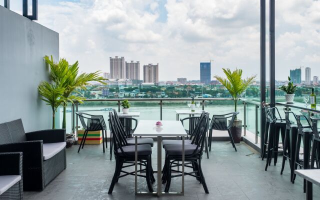 Nou's River Hotel