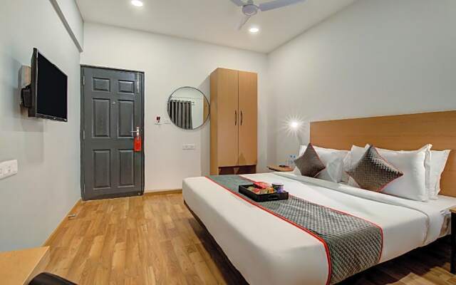 OYO Townhouse 74778 Greater Noida
