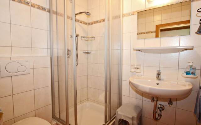 Cozy Apartment in Zell am Ziller Balcony