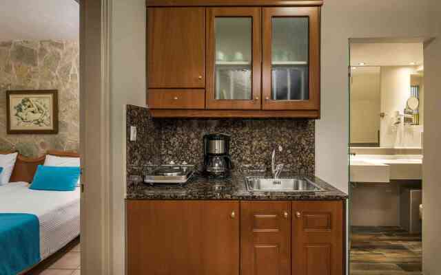 Elotis Suites