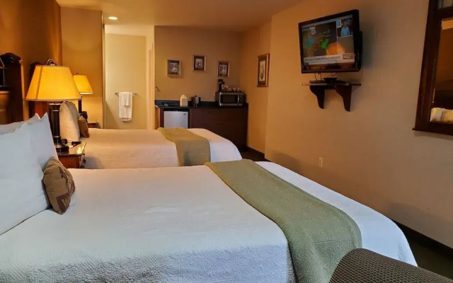 Redwood Garden Inn