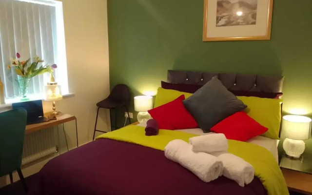 Ideal Home & Cottage,inviting 4 Bedroom Apartments