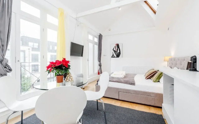 Dashing Duplex Bond Apartment WOOD