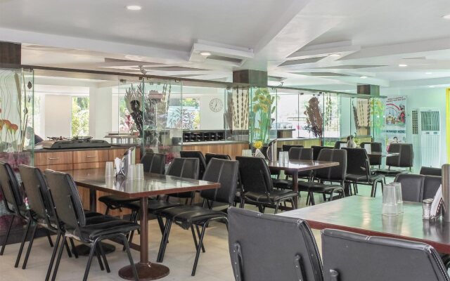 OYO 22692 Flagship Strand Resort