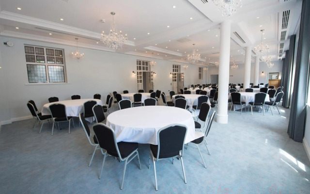Yarrow Hotel
