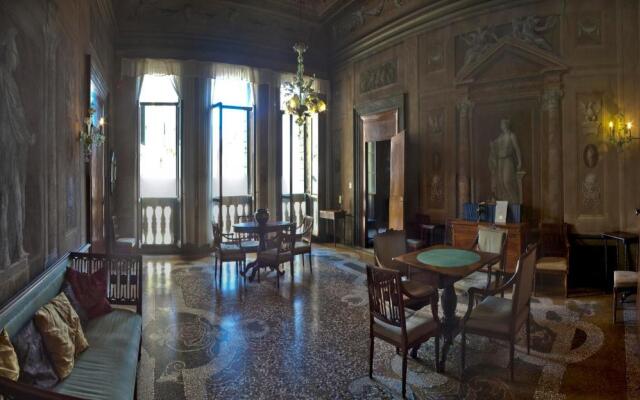 Vintage Venice Apartment