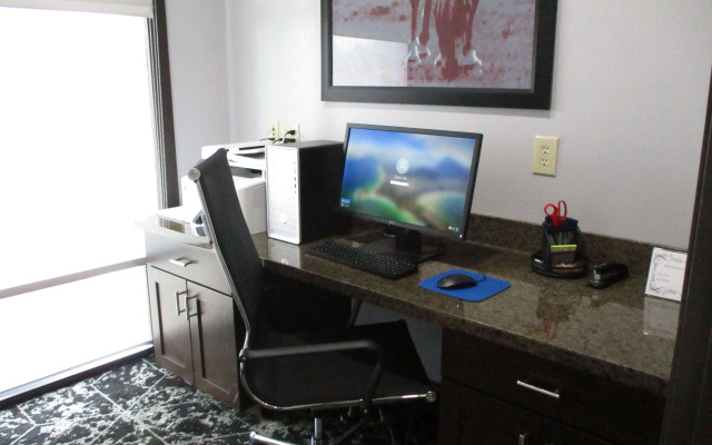 Best Western Carthage Inn & Suites