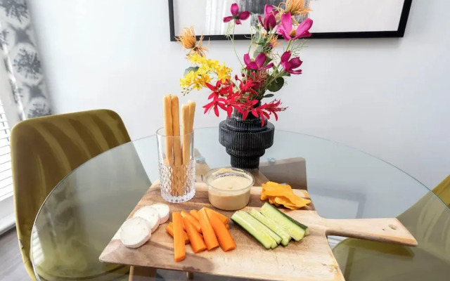 Elliot Oliver- Charming 1 Bed Apartment