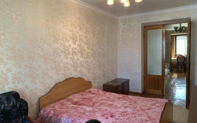Сдаётся 3х-комнатная квартира в г. Гагра