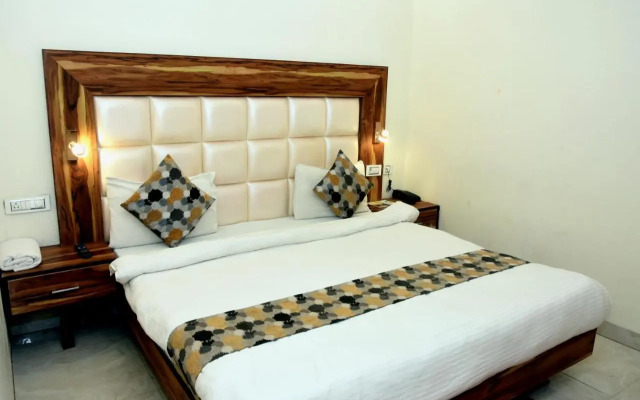 OYO 22115 Hotel D Plaza