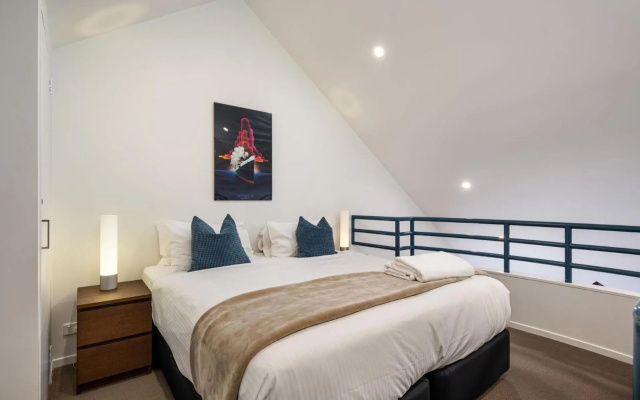 Lantern 1 Bedroom Ladder Loft with car space and Spectacular View – Guest Rooms – Thredbo