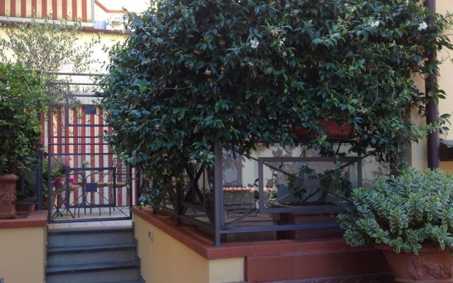 The Golden House Florence Suite