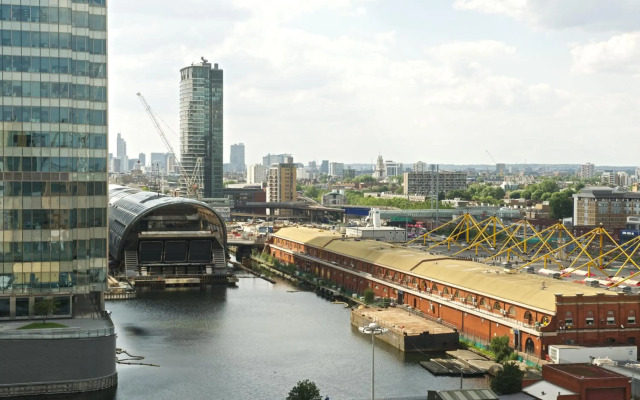 Fraser Place Canary Wharf