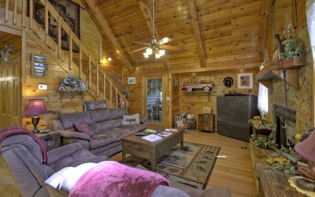 Snuggle Inn & Treehouse