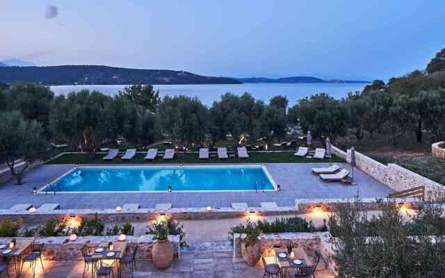100 Rizes Luxury Sea Side Resort.