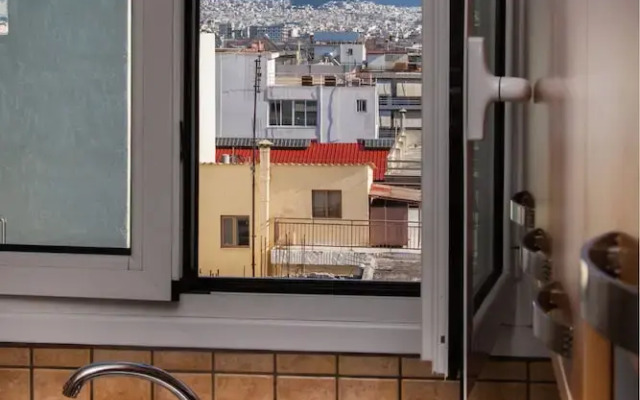 Glamour Rooftop Apartment near Athens