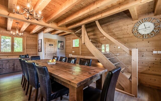 BALATA - Charming Chalet with Hot tub and Views