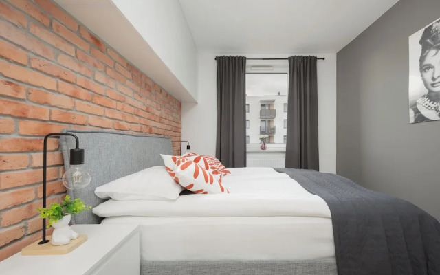 Green Apartment with Parking by Renters