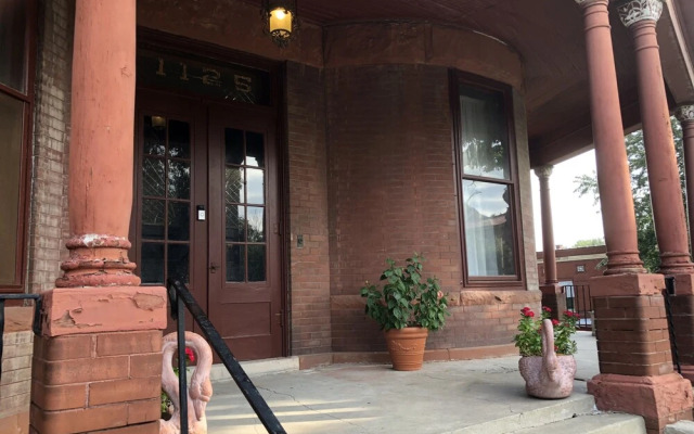 Vineyard Mansion & Carriage House Bed & Breakfast