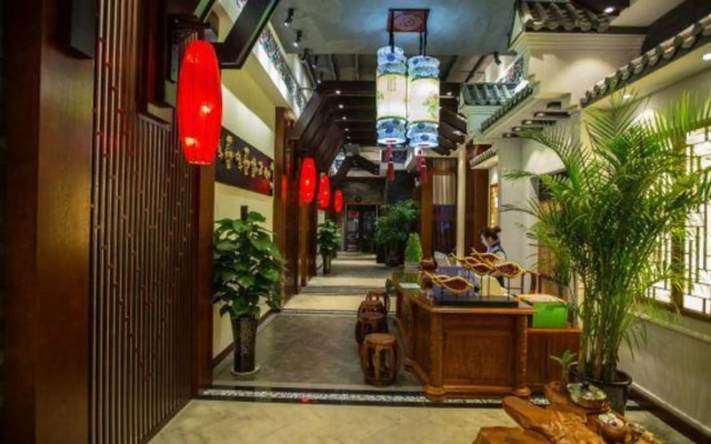 24° North Latitude Theme Hotel