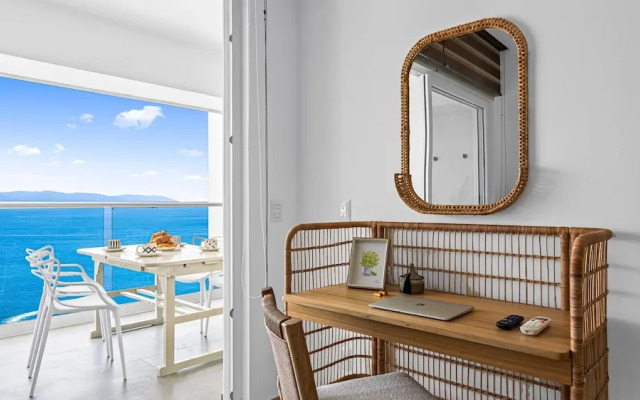 Stylish Beachfront 2BR - Balcony & Pools