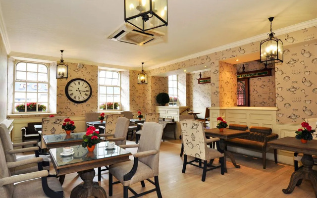 Longford Arms Hotel
