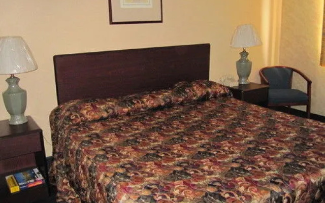 Budget Host Town Center