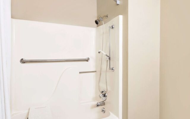 Super 8 Motel - Keokuk