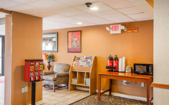 Econo Lodge Milwaukee Airport