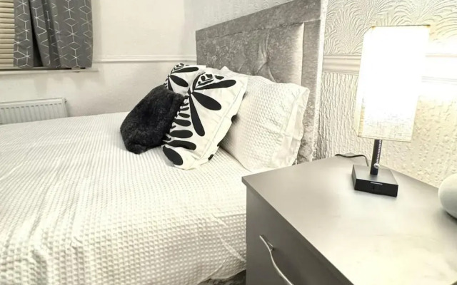 Unwind at Hebburn House-your Serene Retreat Awaits
