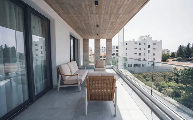Elegant 2-bedroom Apt With Private Terrace