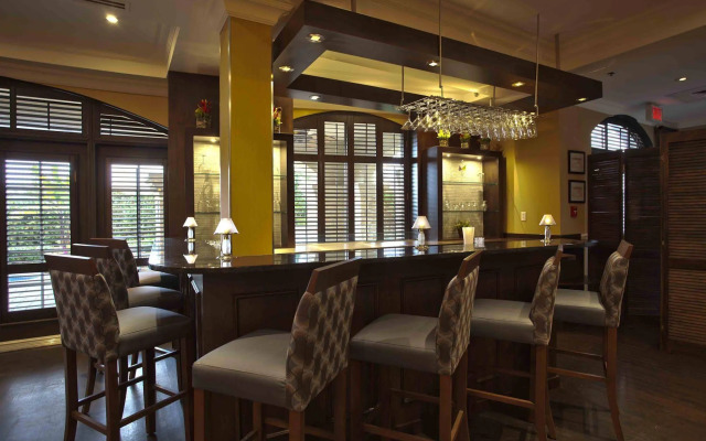 Le St-Martin Hotel & Suites Laval