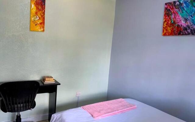 Cosy 2brm with WiFi, 5min from CBD