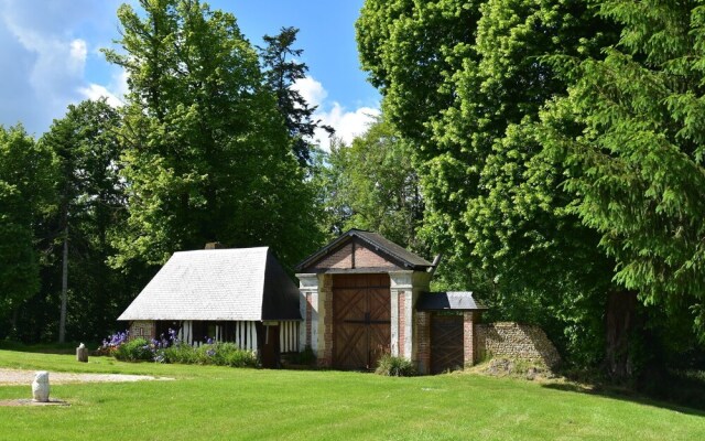 Pleasant Cottage in Asnières with Terrace