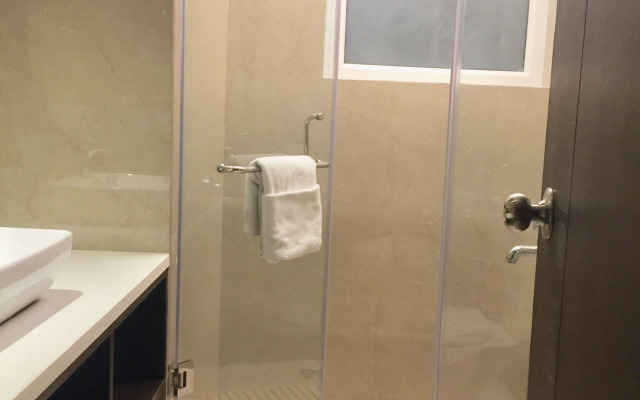 Hotel Le ROI Lake View koti