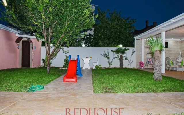 Red House Family Hotel