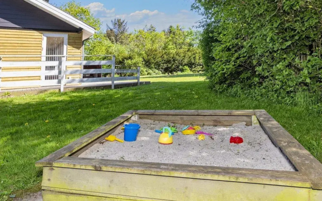 6 Person Holiday Home in Spottrup