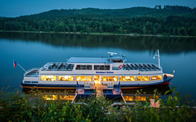 Lipno Riviéra - Myši v botě